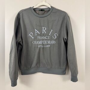 5 for $25| Green Goddess Gray sweatshirt “Paris” size large